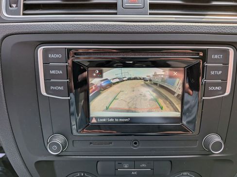 Used 2017 Volkswagen Jetta S image 41