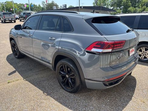 Used 2023 Volkswagen Atlas Cross Sport SEL R-Line AWD/4WD image 4