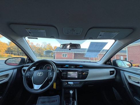 Used 2015 Toyota Corolla LE image 14