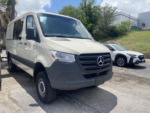 Used 2023 Mercedes-Benz Sprinter 2500 image 6