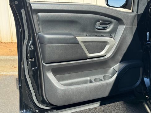 Used 2021 Nissan Titan SV w/ SV Convenience Package RWD image 36