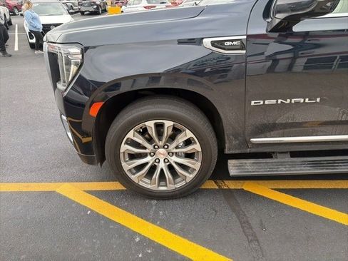 Used 2021 GMC Yukon Denali w/ Denali Premium Package image 11