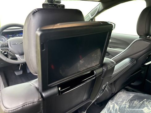 New 2026 Chrysler Pacifica Select image 17