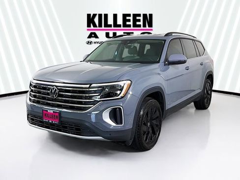 Used 2025 Volkswagen Atlas SE image 3