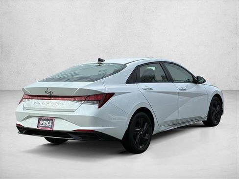 Used 2023 Hyundai Elantra SEL image 5