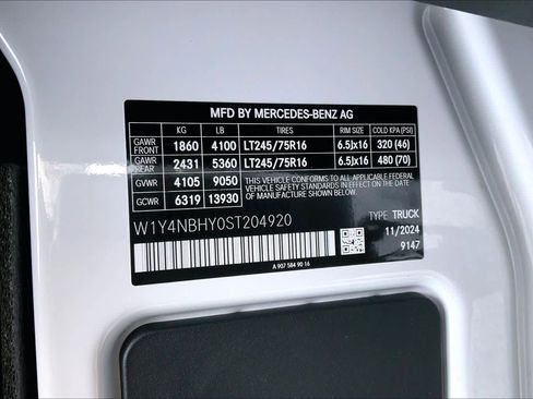 Used 2025 Mercedes-Benz Sprinter 2500 image 33