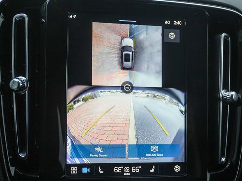 Used 2025 Volvo XC40 B5 Plus image 26