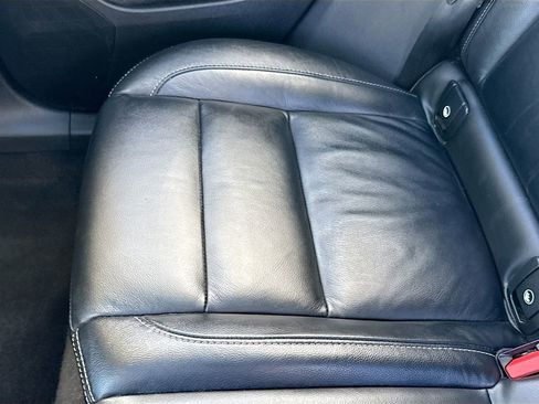 Used 2023 Volvo XC40 B5 Plus image 29