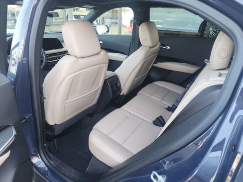 Used 2024 Cadillac XT4 Luxury w/ Cold Weather Package AWD/4WD image 9