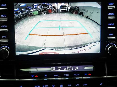 Used 2022 Toyota Sienna XSE image 24