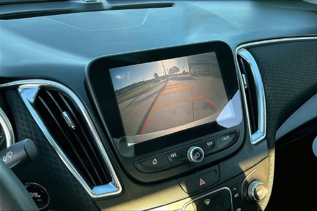 Used 2016 Chevrolet Malibu LT FWD image 14