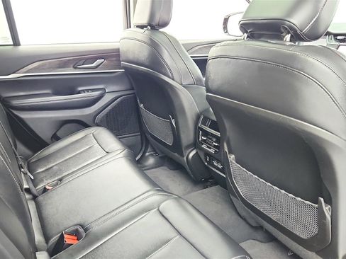 Used 2023 Jeep Grand Cherokee Limited image 21