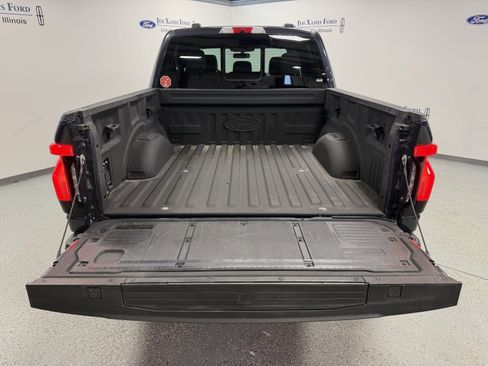Used 2022 Ford F150 Lightning Platinum image 33