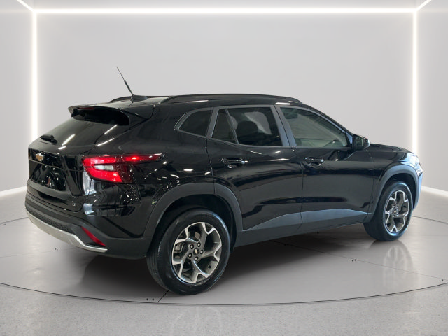 Used 2025 Chevrolet Trax LT w/ LT Convenience Package FWD image 6