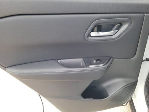 Certified 2026 Nissan Rogue SV FWD image 12