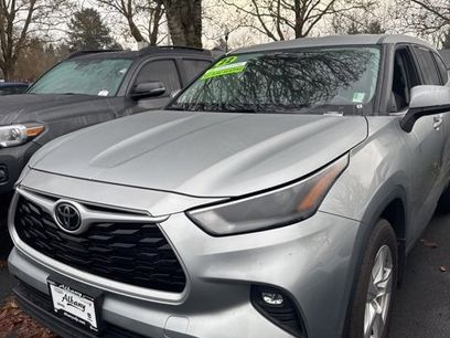 Certified 2022 Toyota Highlander LE