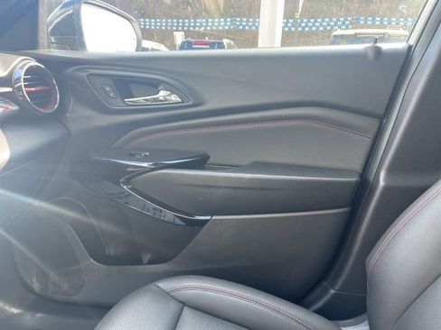 Used 2025 Chevrolet Trax RS w/ Sunroof Package image 39