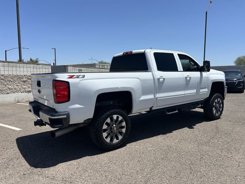 Used 2019 Chevrolet Silverado 2500 LT AWD/4WD image 4