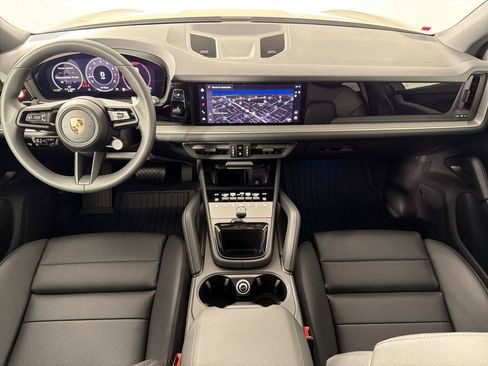 Used 2026 Porsche Cayenne image 17