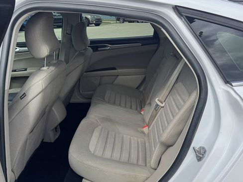 Used 2018 Ford Fusion SE FWD image 21