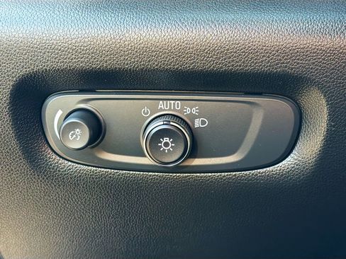 Used 2023 Chevrolet Traverse LT image 37