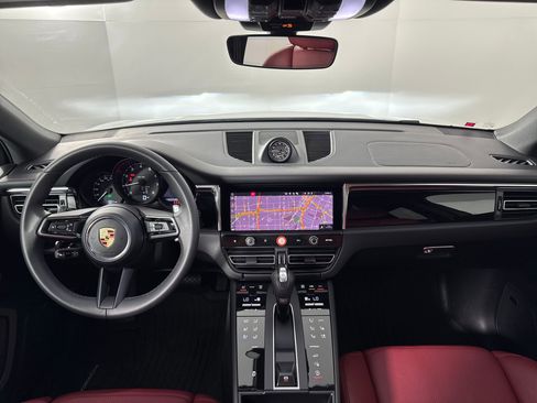 Certified 2025 Porsche Macan image 17
