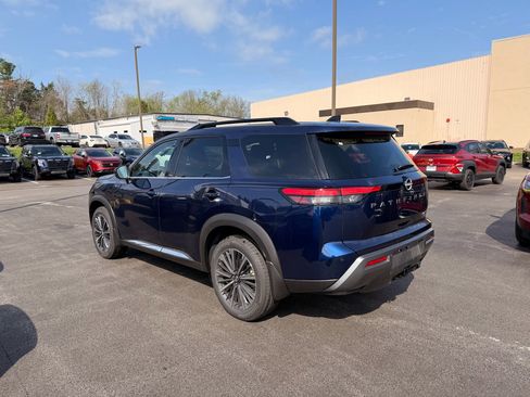 New 2026 Nissan Pathfinder Platinum image 5