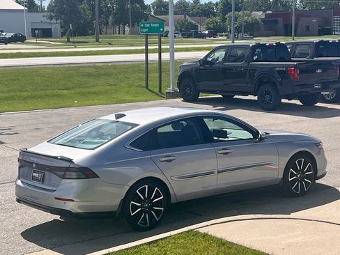 Used 2023 Honda Accord Touring image 6