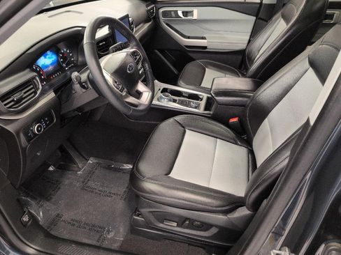 Used 2024 Ford Explorer XLT w/ Equipment Group 202A AWD/4WD image 10