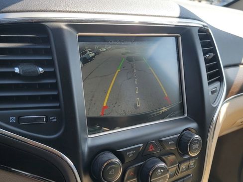 Used 2017 Jeep Grand Cherokee Limited image 28