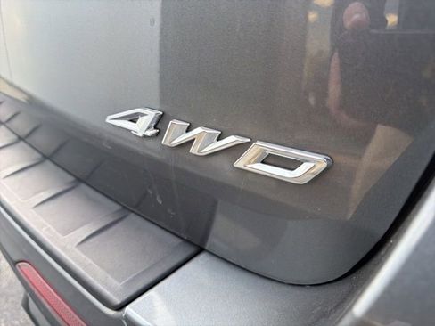 Used 2025 Ford Explorer ST-Line w/ ST-Line Street Pack image 11