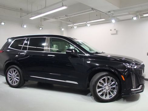 Used 2022 Cadillac XT6 Premium Luxury w/ Technology Package AWD/4WD image 11