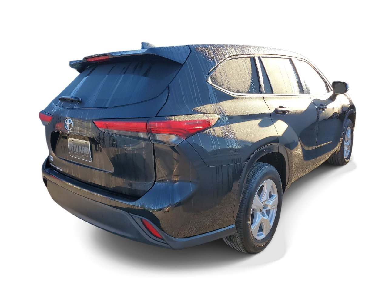 Used 2023 Toyota Highlander L FWD image 4
