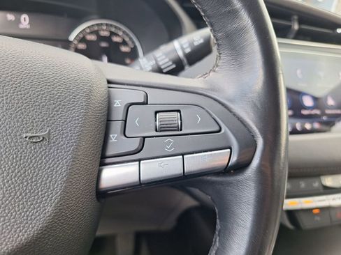 Used 2023 Cadillac XT4 Premium Luxury image 17