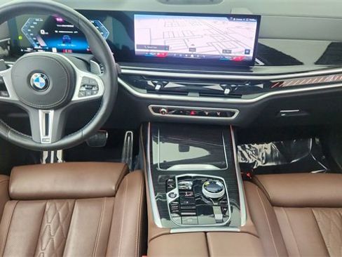 Used 2025 BMW X7 M60i image 40