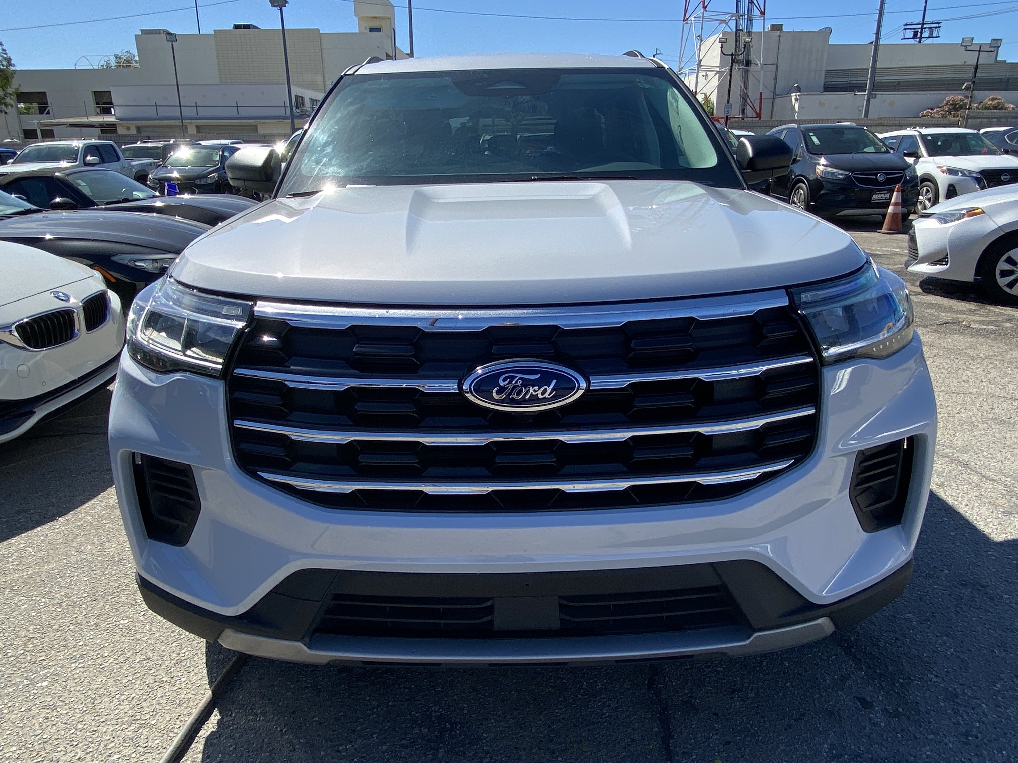 Used 2025 Ford Explorer Active RWD image 3