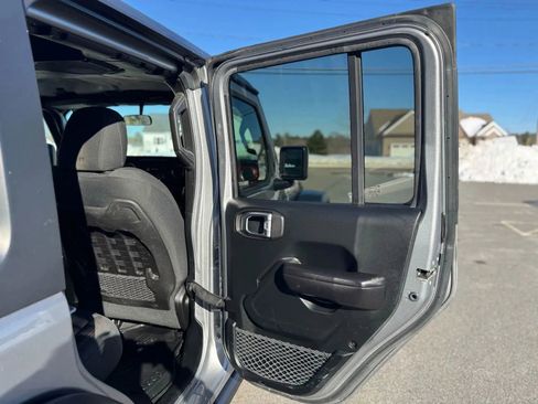 Used 2019 Jeep Wrangler Unlimited Rubicon w/ Cold Weather Group AWD/4WD image 20