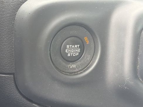 Used 2019 Jeep Wrangler Unlimited Sahara AWD/4WD image 31