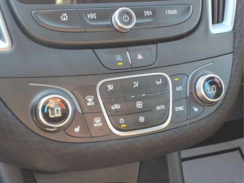 Used 2025 Chevrolet Malibu LT image 10