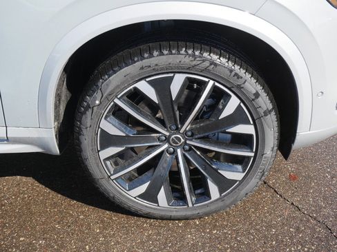 New 2026 Volvo XC90 T8 Plus AWD/4WD image 4