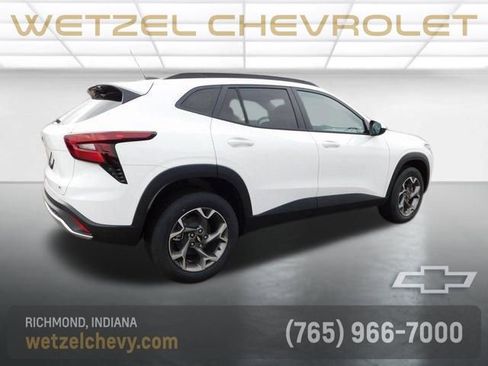 New 2026 Chevrolet Trax LT FWD image 3