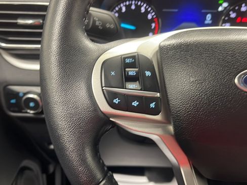 Used 2024 Ford Explorer XLT w/ Equipment Group 202A AWD/4WD image 6