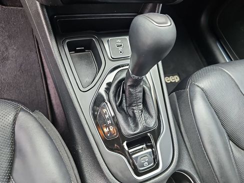Used 2019 Jeep Cherokee Limited w/ Luxury Group FWD image 20