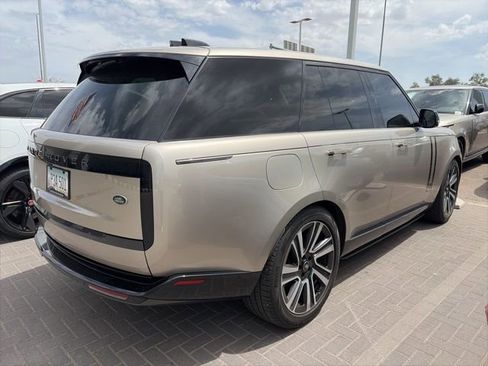 Used 2023 Land Rover Range Rover SE AWD/4WD image 3