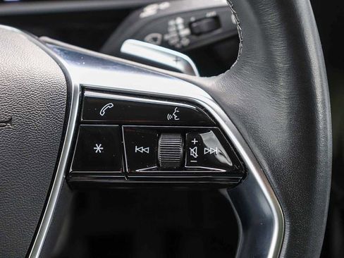 Used 2024 Audi Q8 e-tron Premium Plus image 21