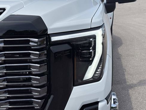 Used 2026 GMC Sierra 3500 Denali Ultimate AWD/4WD image 11