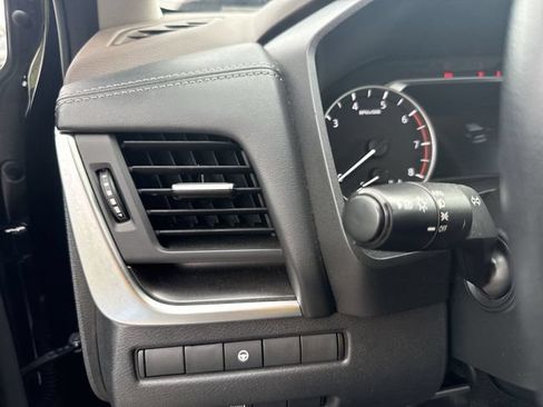 Used 2023 Nissan Rogue SV FWD image 10