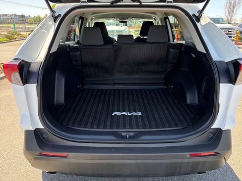 Used 2024 Toyota RAV4 XLE AWD/4WD image 15