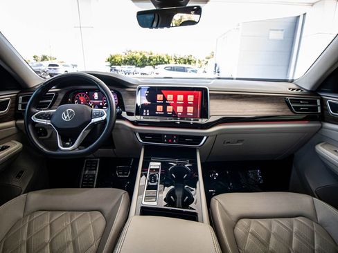 Used 2025 Volkswagen Atlas SEL Premium R-Line image 34