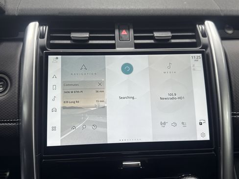 Used 2023 Land Rover Discovery Metropolitan Edition image 21